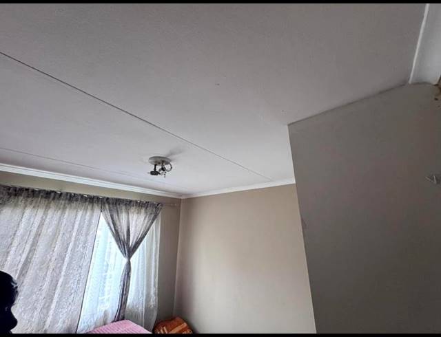 2 BEDROOM HOUSE FOR SALE IN CRYSTAL PARK